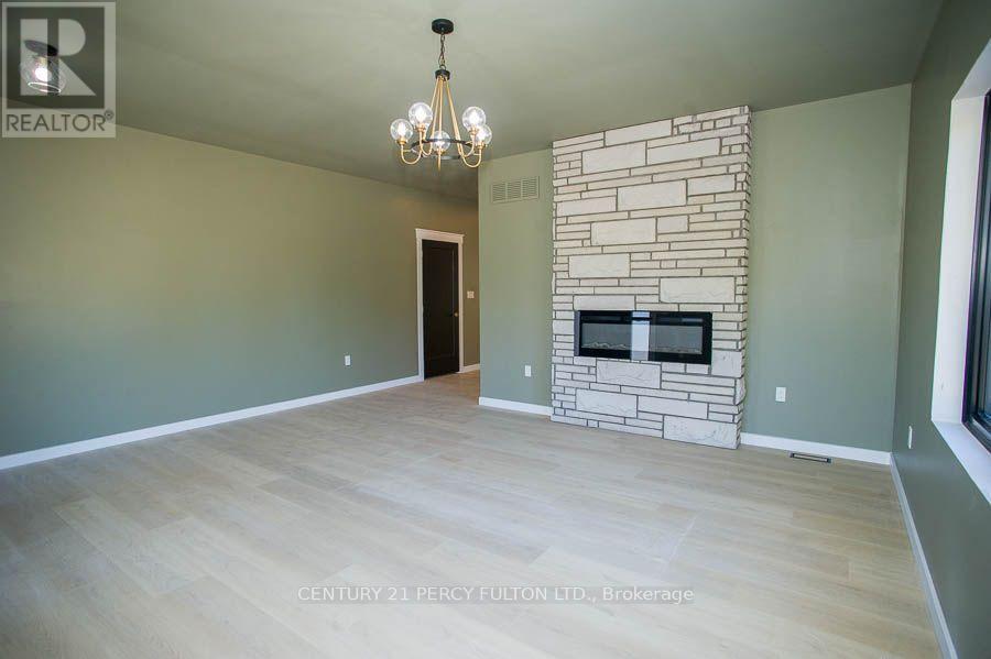7 SCOTT DRIVE, Norfolk (Port Dover) — photo 4