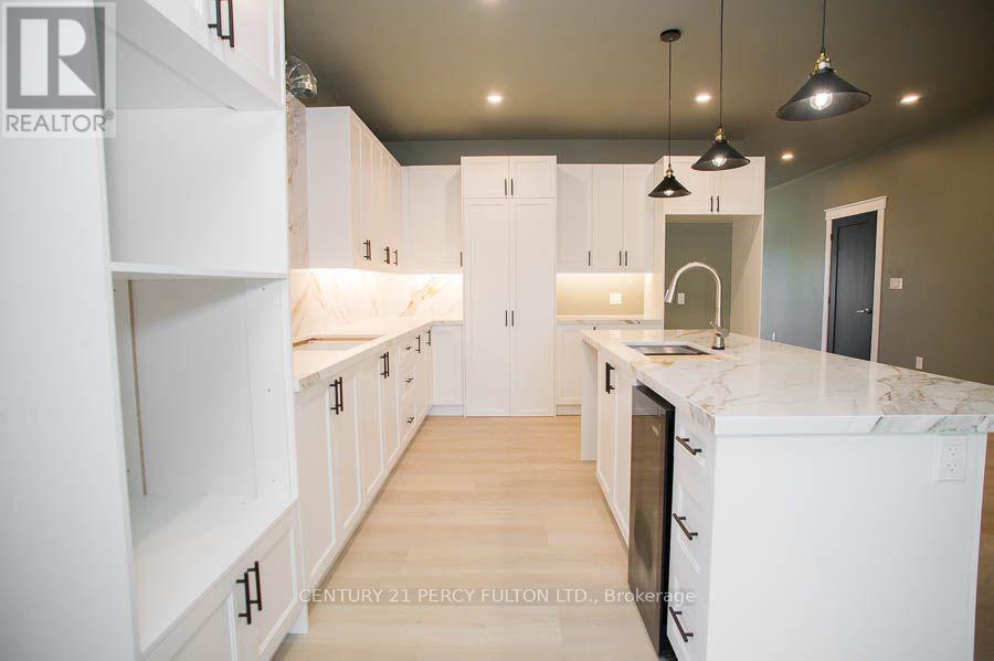 7 SCOTT DRIVE, Norfolk (Port Dover) — photo 9