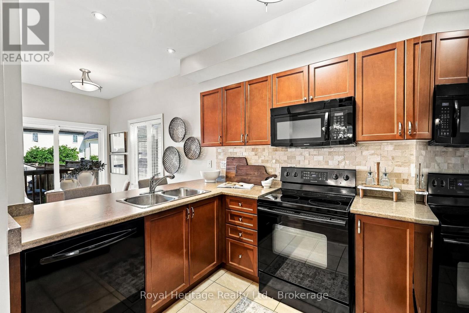 20 BAGNELL CRESCENT - 16