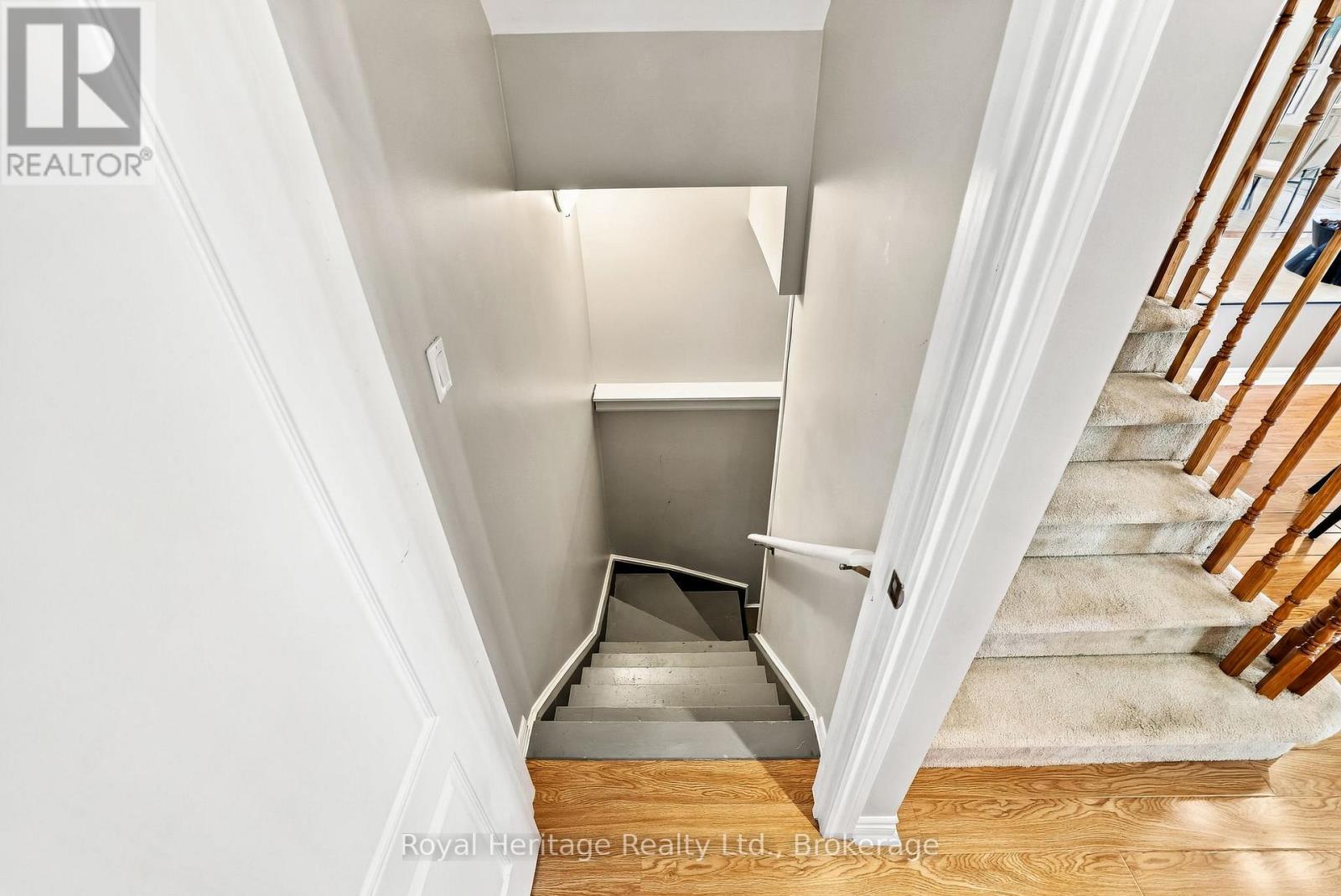20 BAGNELL CRESCENT - 34