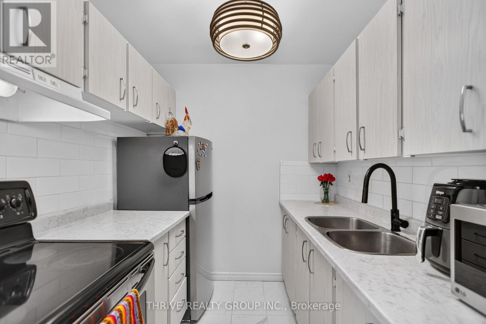 #109 583 MORNINGTON AVENUE - 12