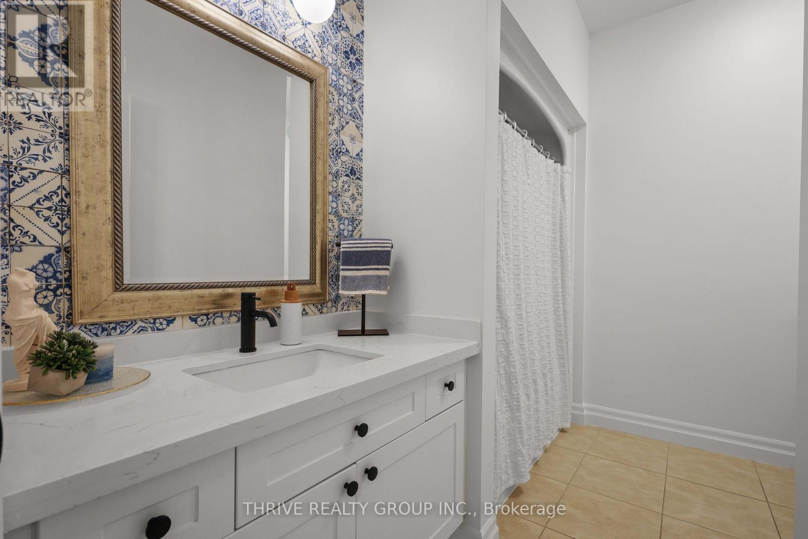 #3 1571 CORONATION DRIVE - Image 25