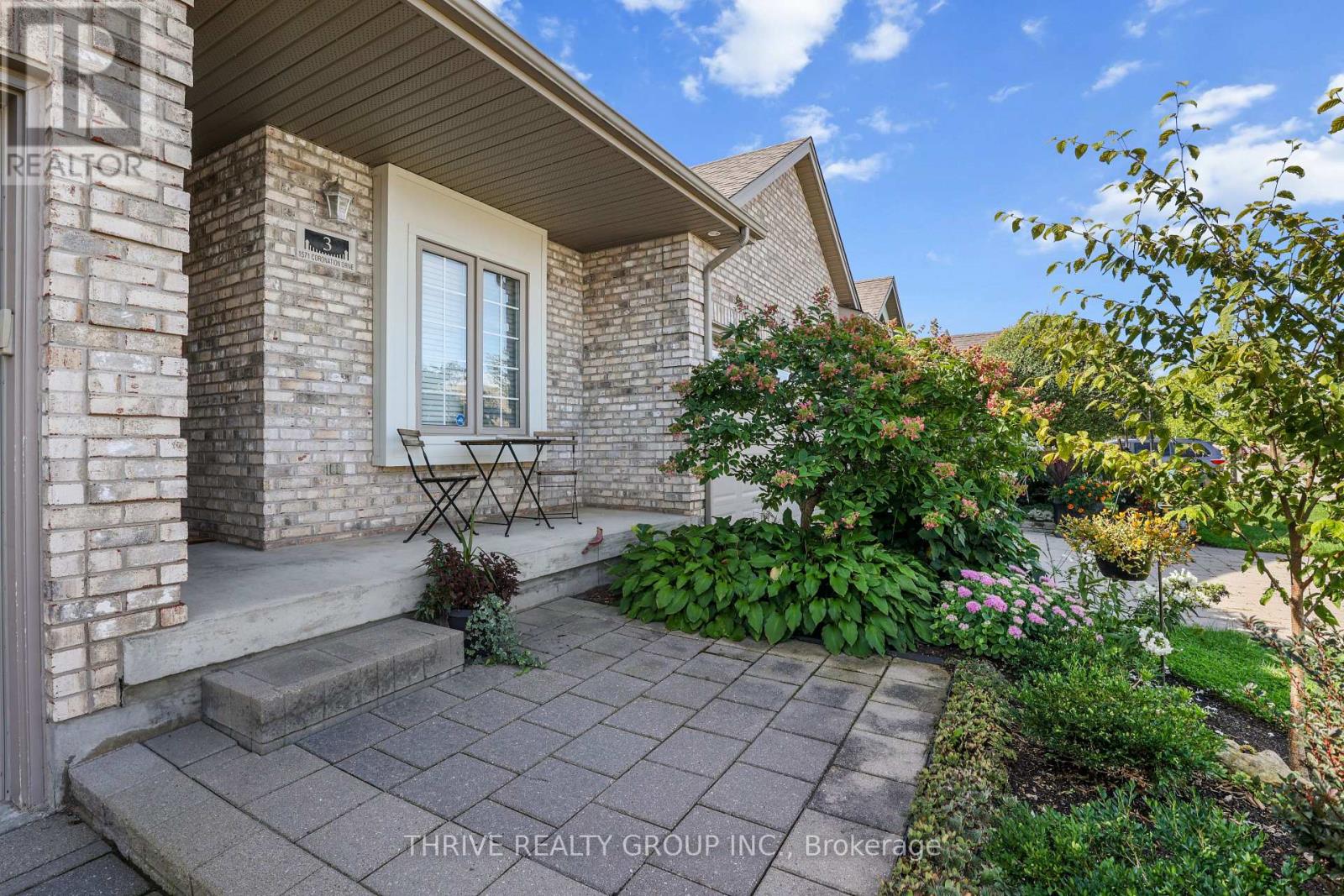 3 - 1571 CORONATION DRIVE, London North (North I) — photo 3