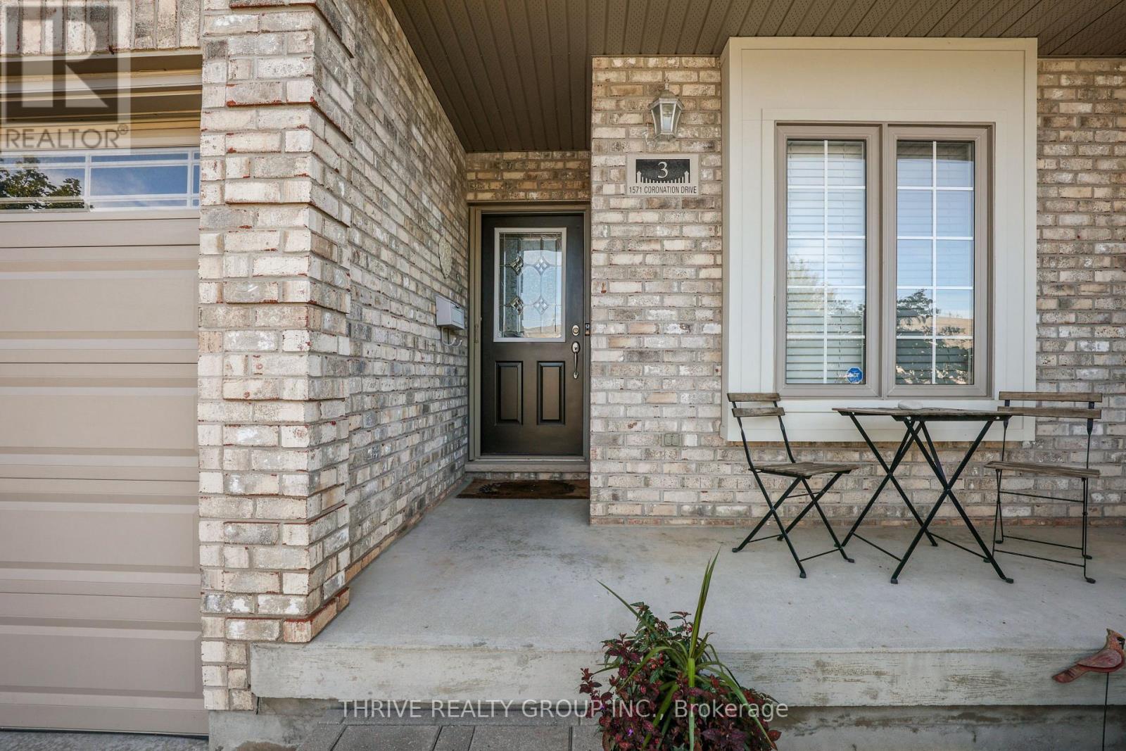 3 - 1571 CORONATION DRIVE, London North (North I) — photo 4