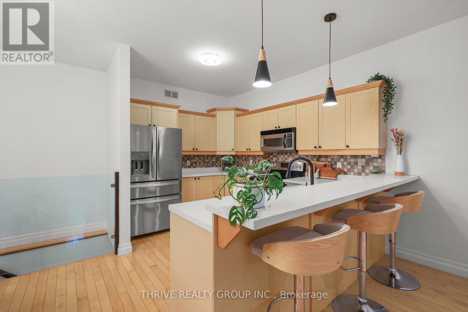 3 - 1571 CORONATION DRIVE, London North (North I) — photo 9