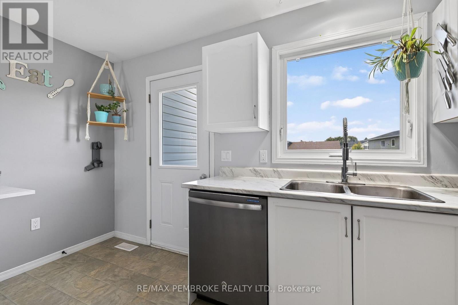 4 WINFIELD STREET - 20