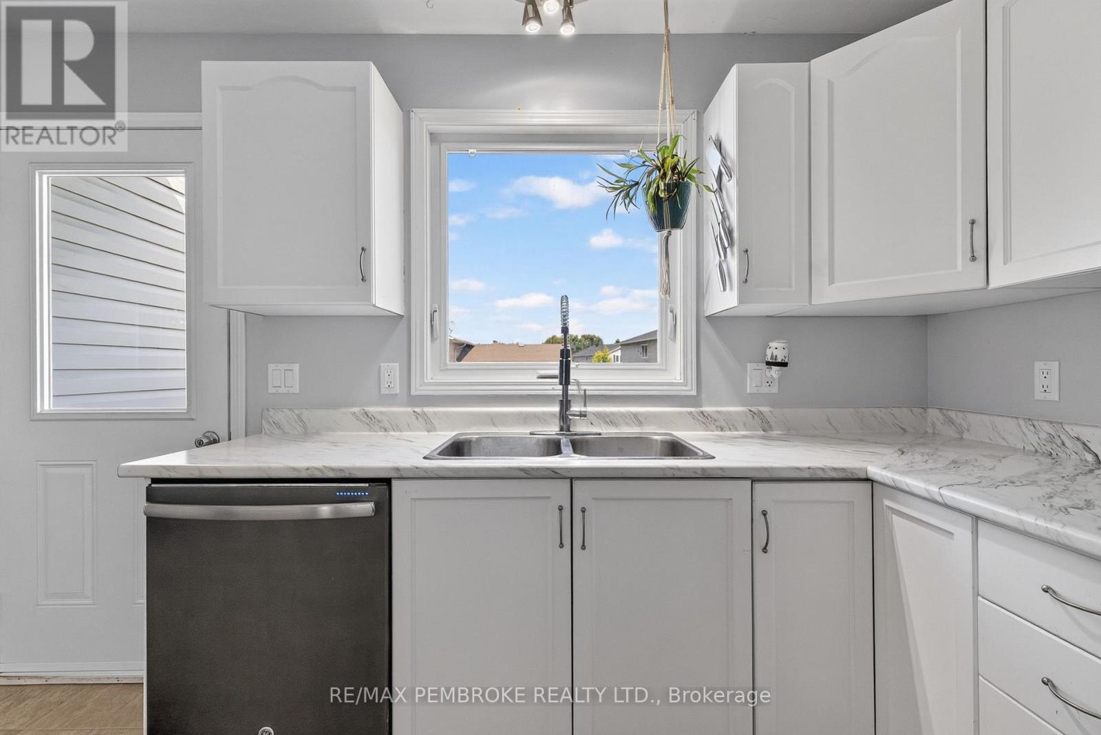 4 WINFIELD STREET - 21