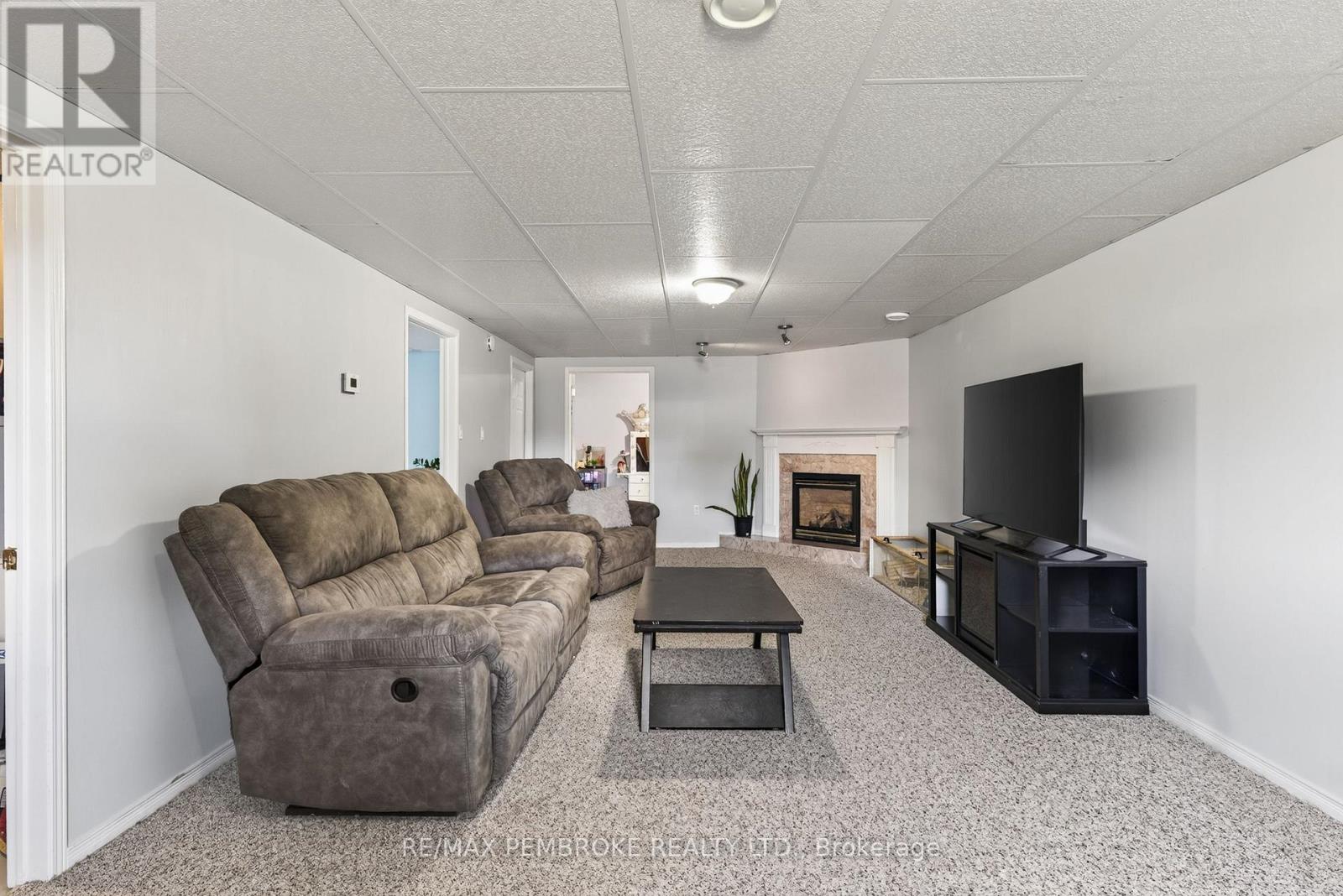 4 Bed, 2 Bath House for Sale in Petawawa – 4 WINFIELD STREET, Petawawa – MLS# X13772766 - Image 39