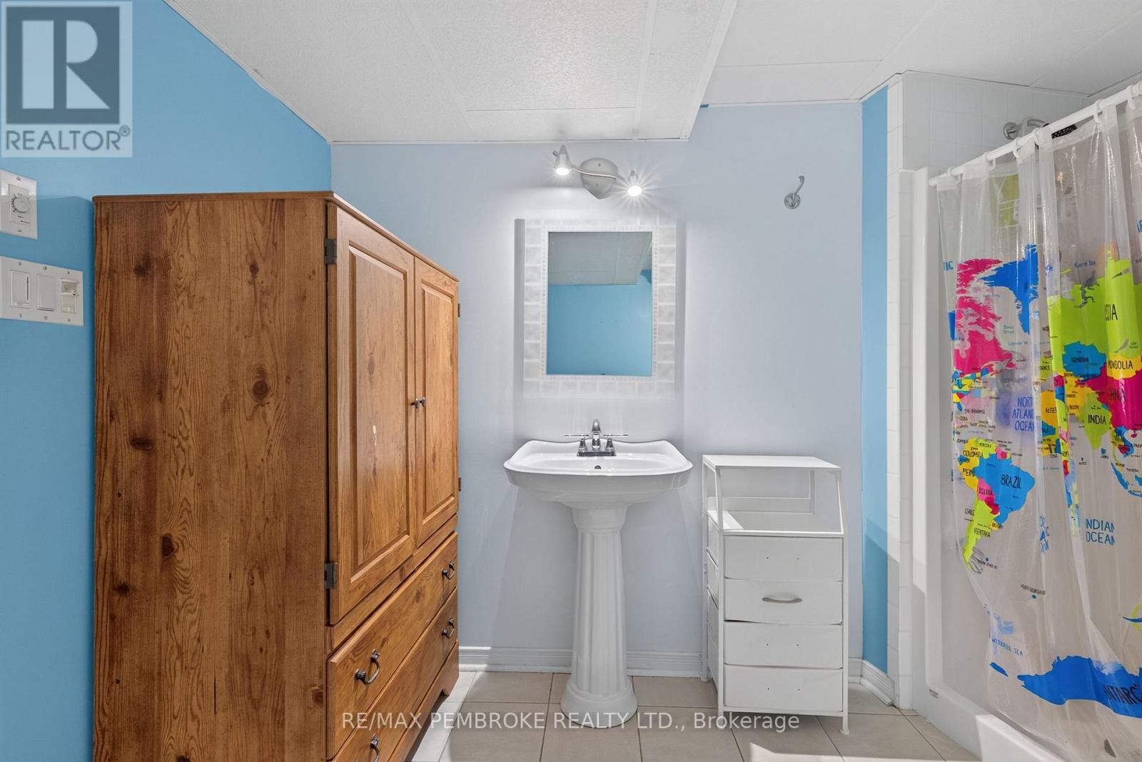 4 Bed, 2 Bath House for Sale in Petawawa – 4 WINFIELD STREET, Petawawa – MLS# X13772766 - Image 43