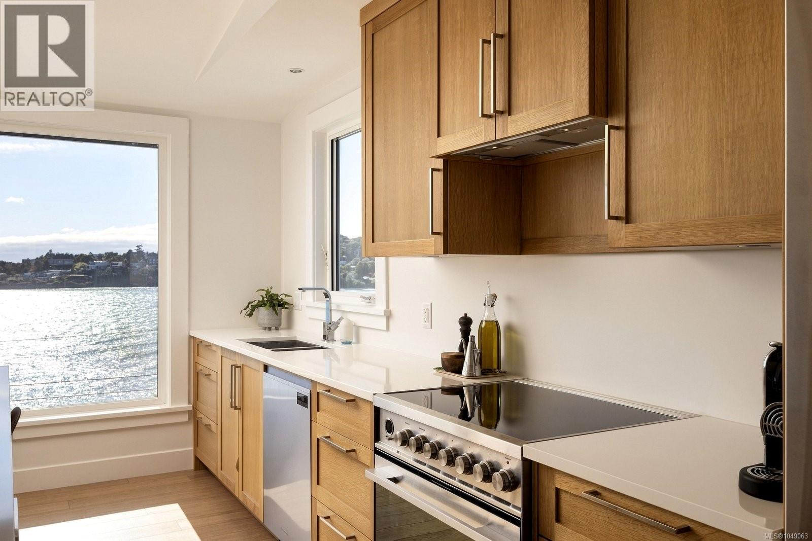 532 Beach Dr - 8