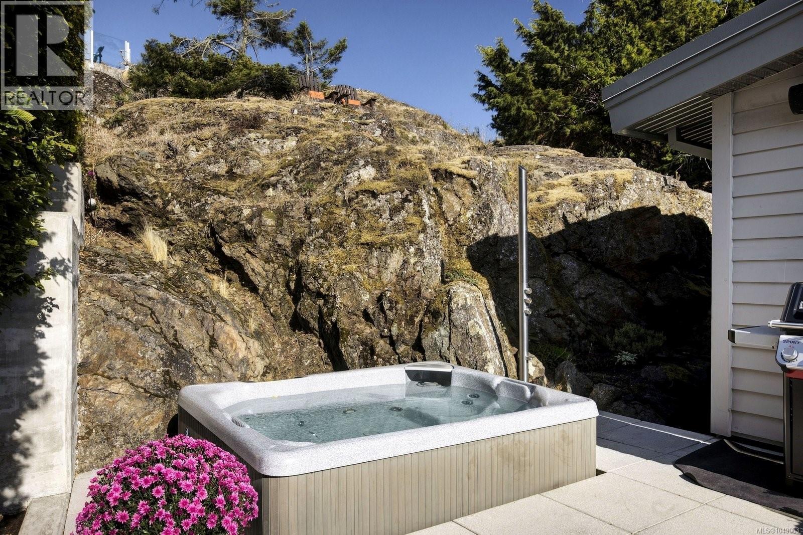 532 Beach Dr - Image 25