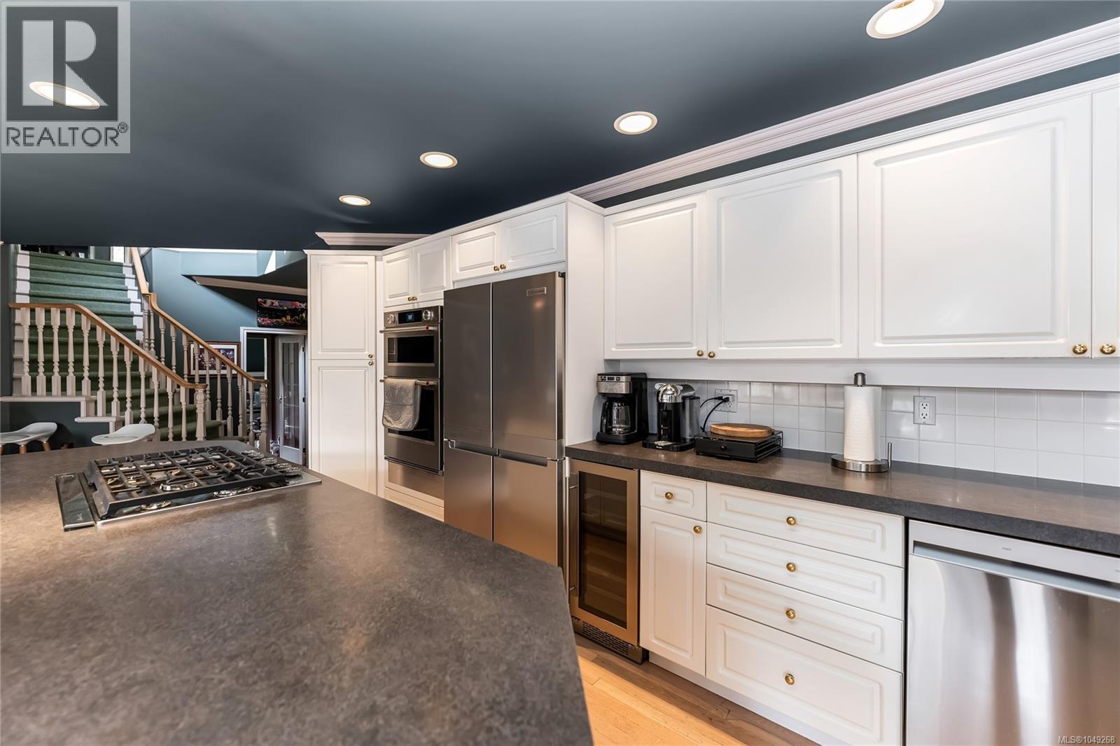 568 Island Rd - 6