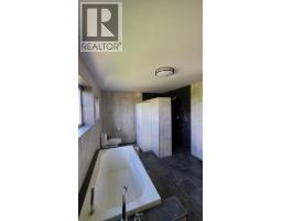3pc Bathroom - 9000 Lyman Drive, Dawson Creek, BC V1G3M9 Photo 9