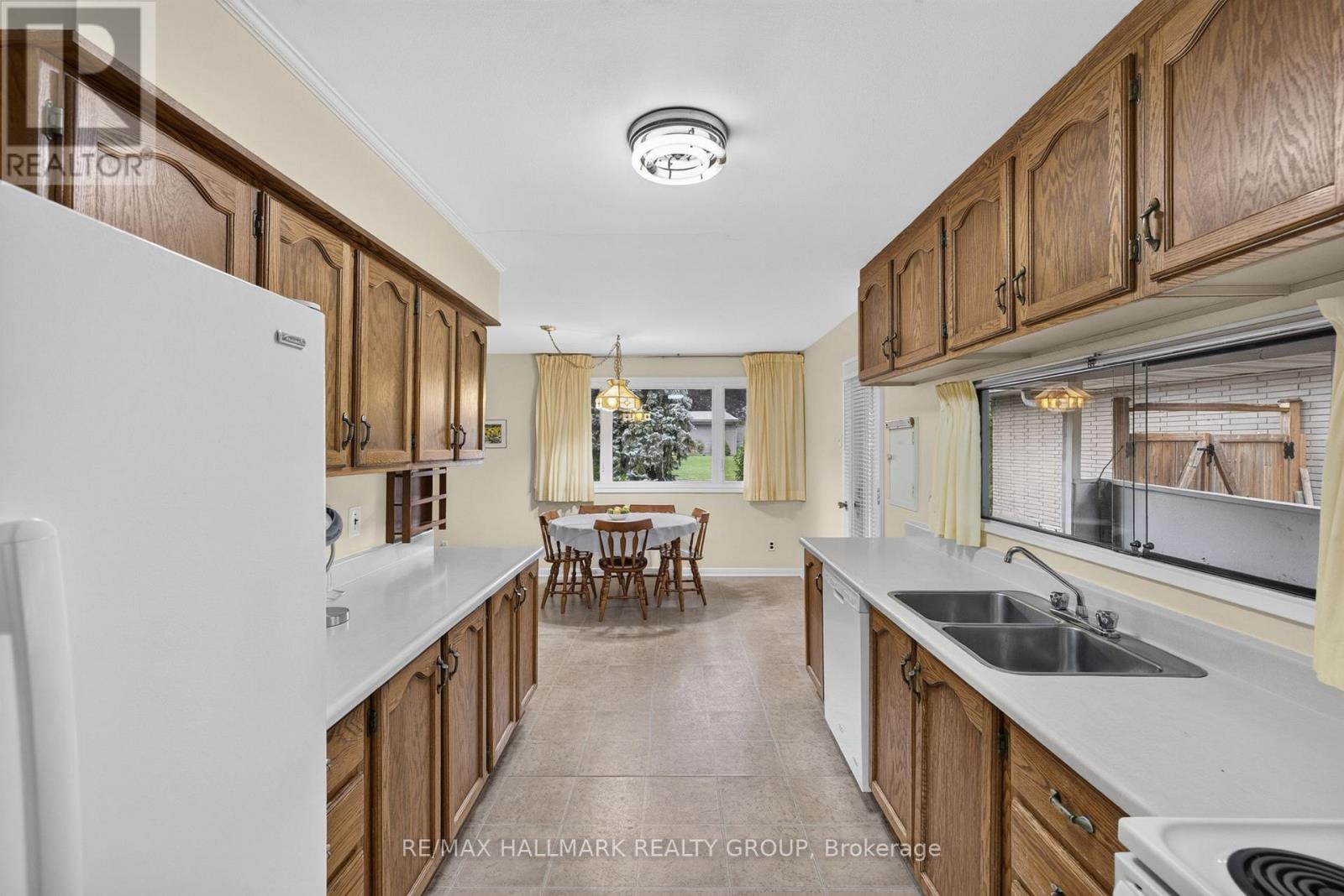 4 Bed, 3 Bath House for Sale in Ottawa – 936 PARKHURST BOULEVARD, Ottawa – MLS# X13772836 - Image 18