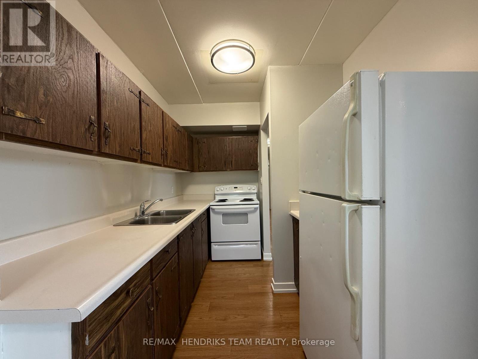 B401 - 80 ROCKWOOD AVENUE, St. Catharines (Secord Woods) — photo 3