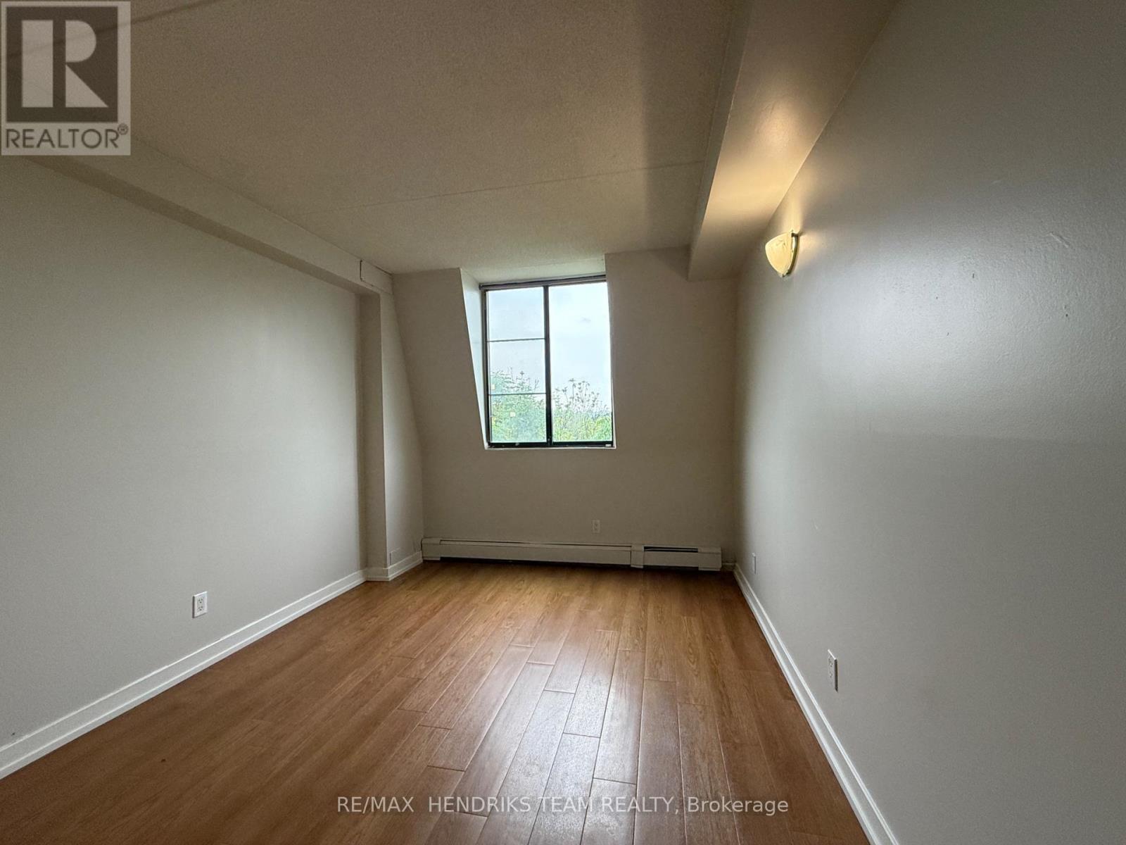 B401 - 80 ROCKWOOD AVENUE, St. Catharines (Secord Woods) — photo 9