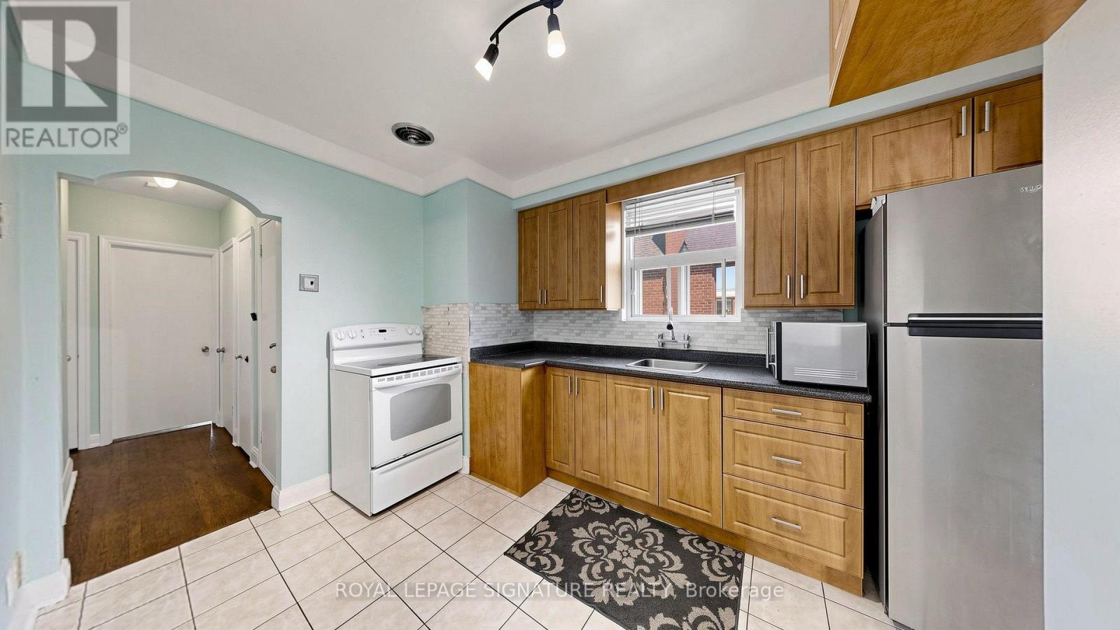14 VALDANE DRIVE - 10