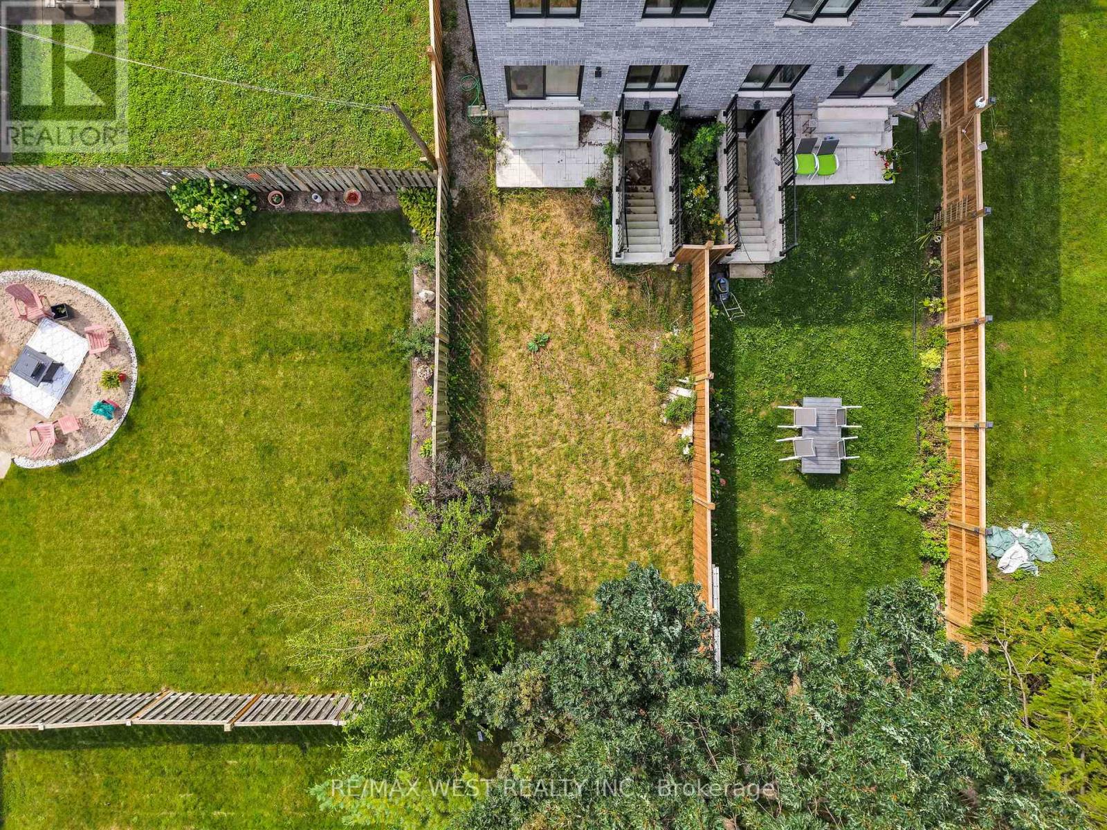 131 GUELPH STREET - 44
