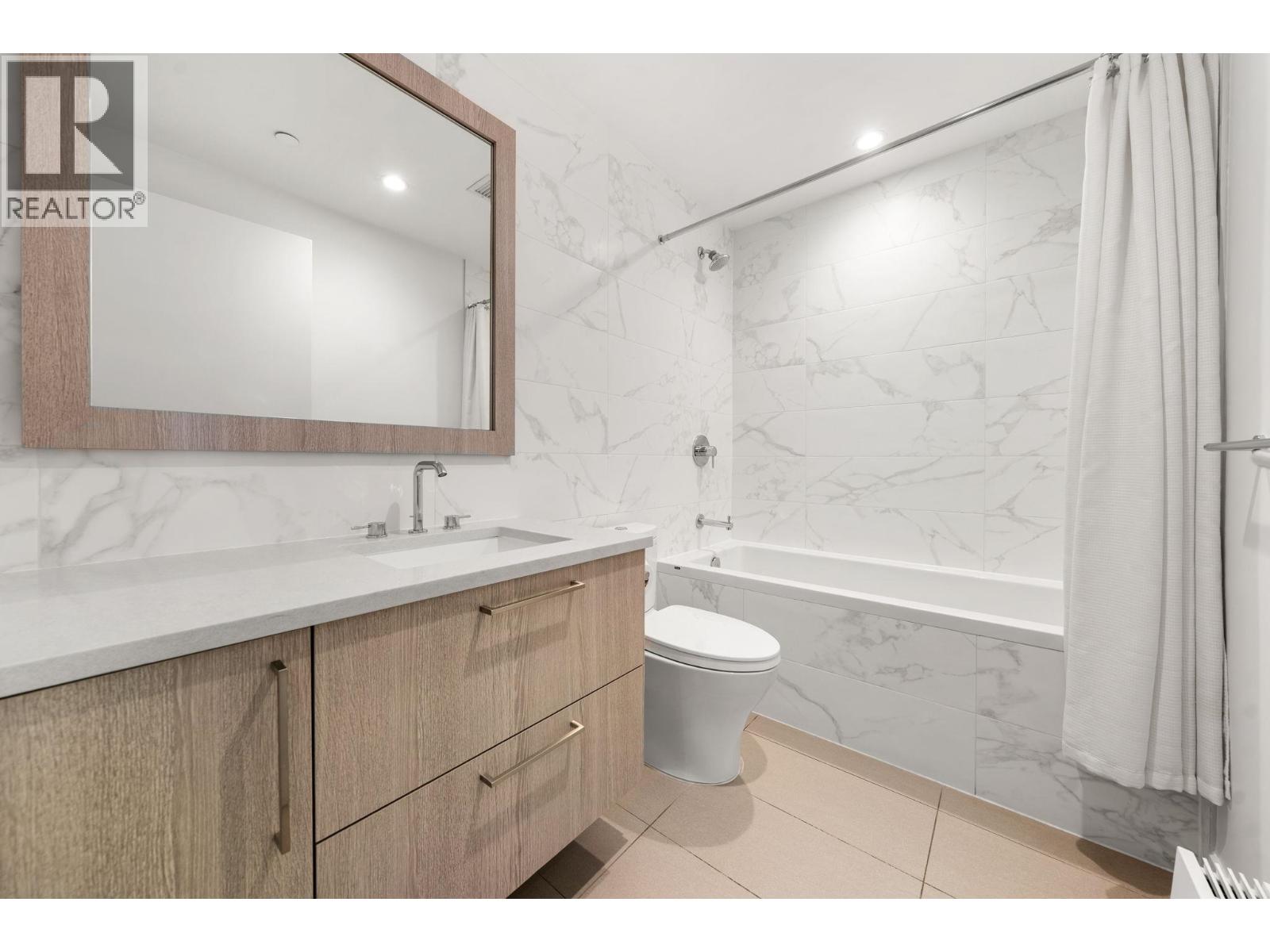 115 747 E 3RD STREET, North Vancouver