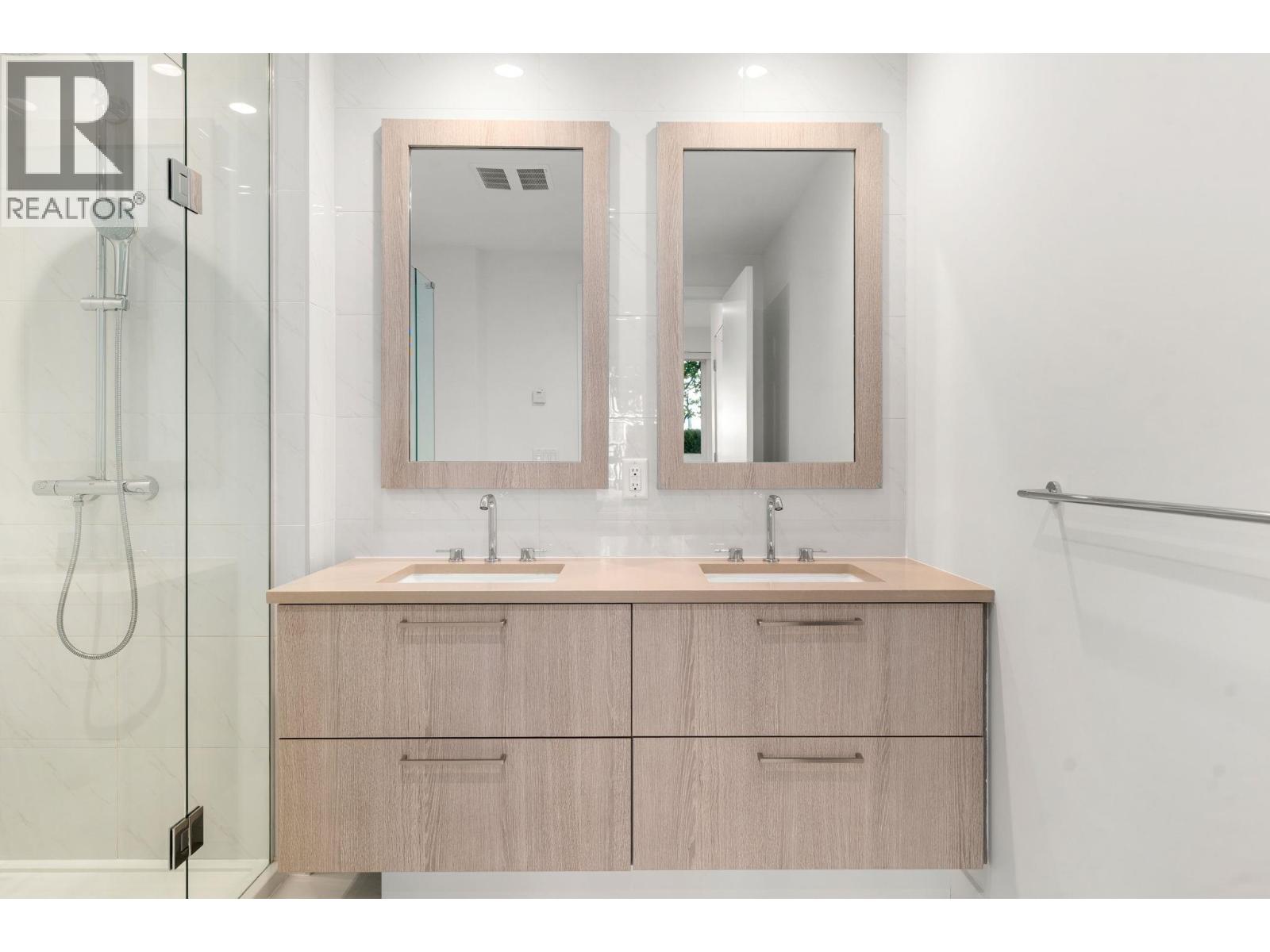 115 747 E 3RD STREET, North Vancouver