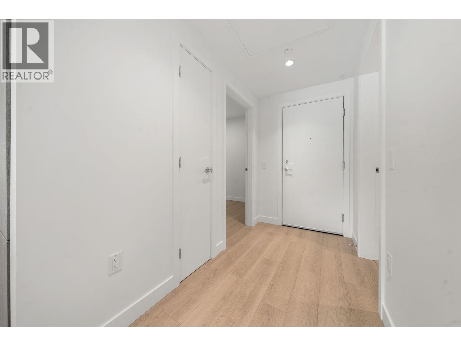 115 747 E 3RD STREET, North Vancouver