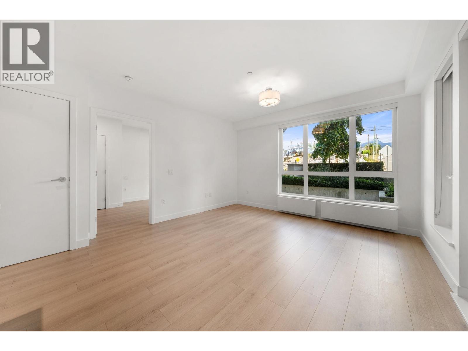 115 747 E 3RD STREET, North Vancouver