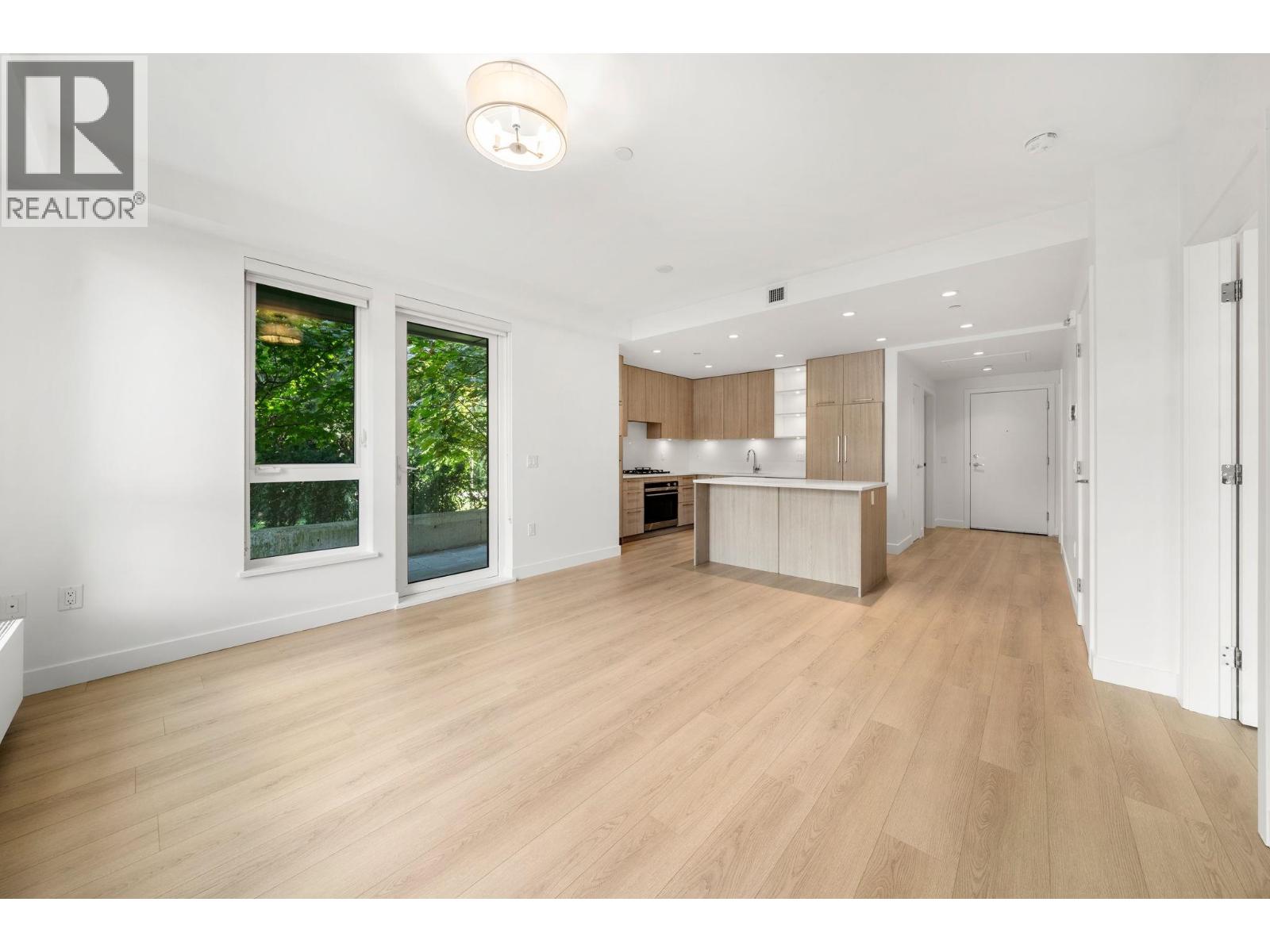 115 747 E 3RD STREET, North Vancouver