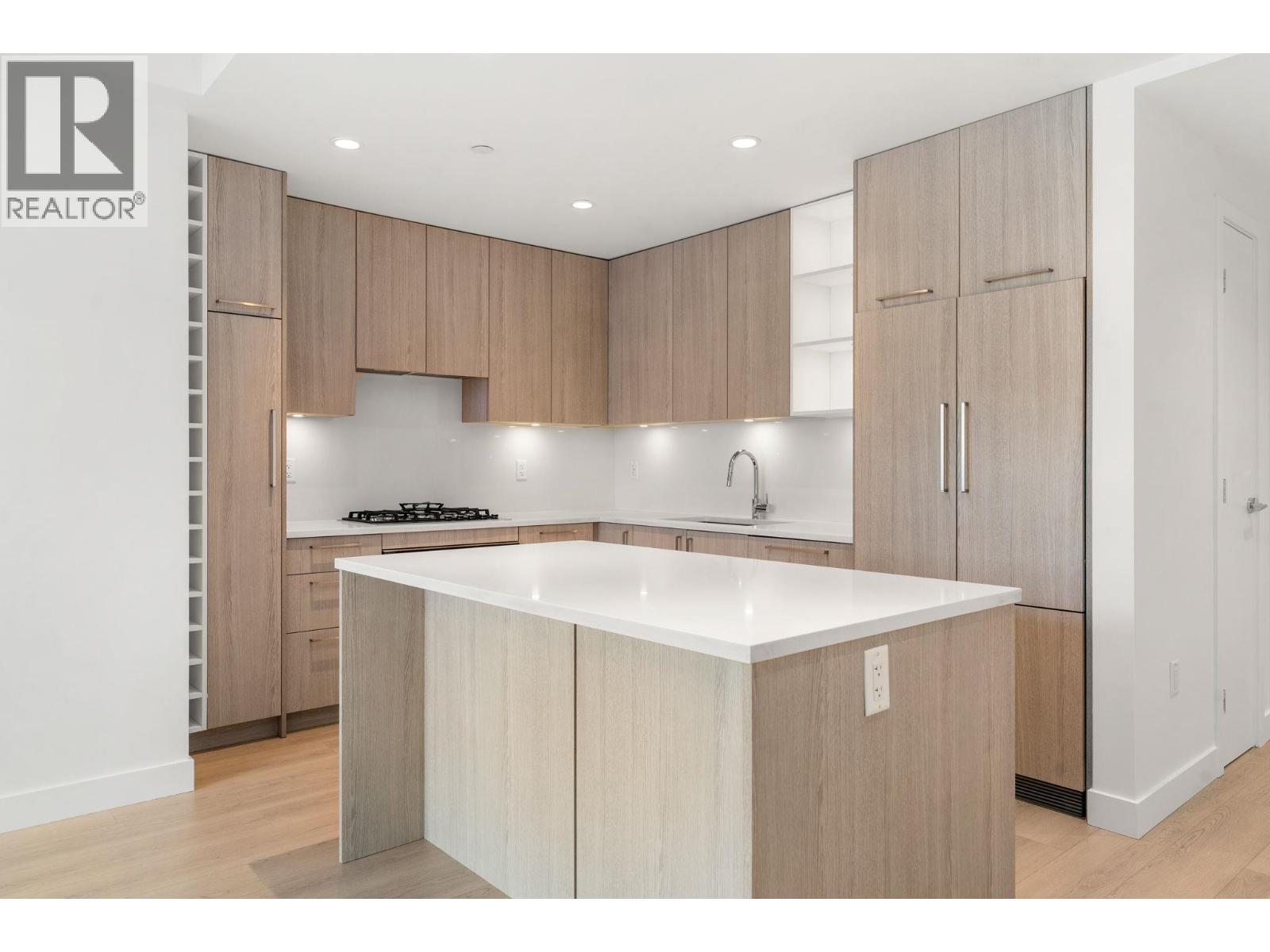 115 747 E 3RD STREET, North Vancouver