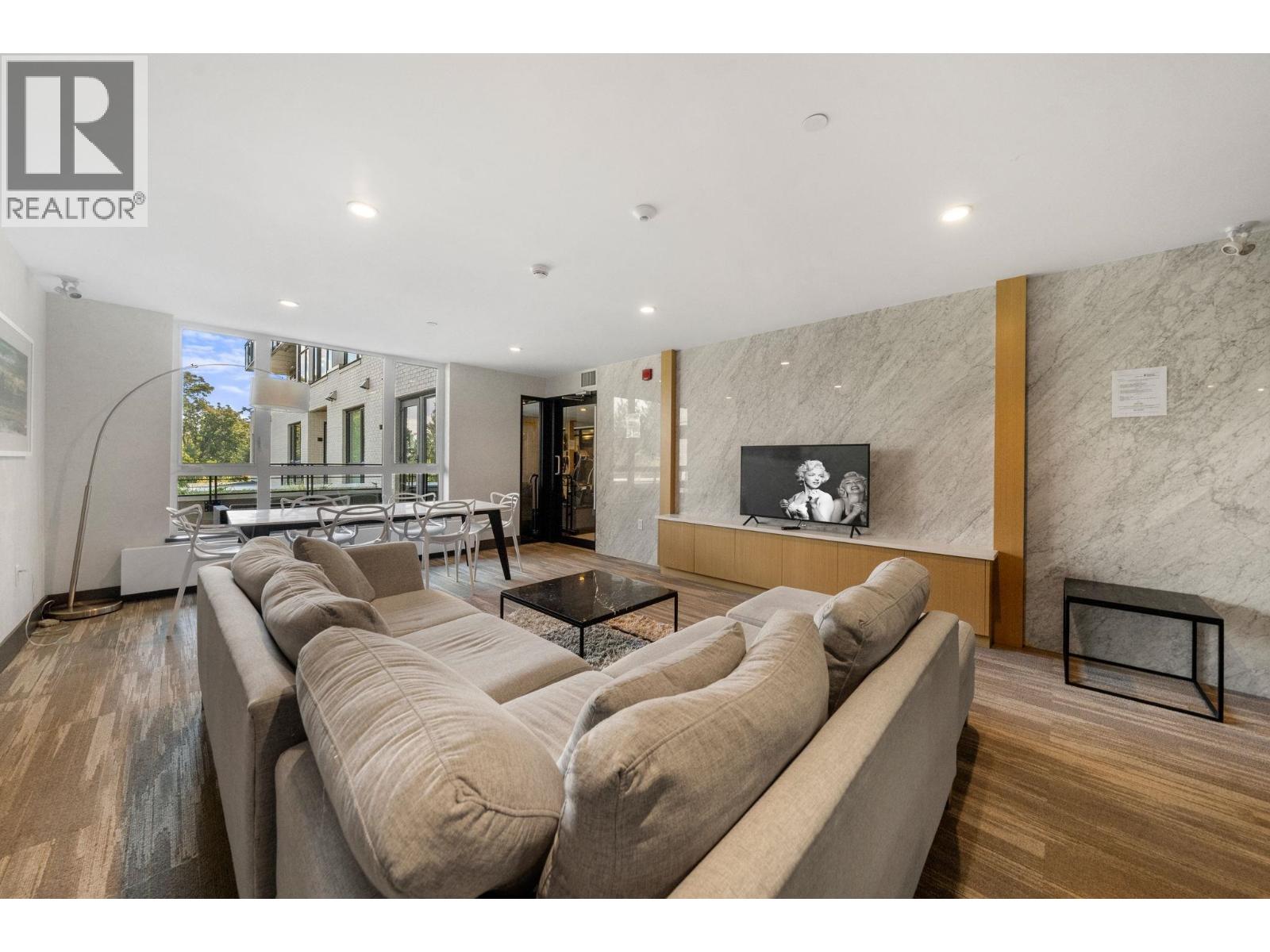115 747 E 3RD STREET, North Vancouver