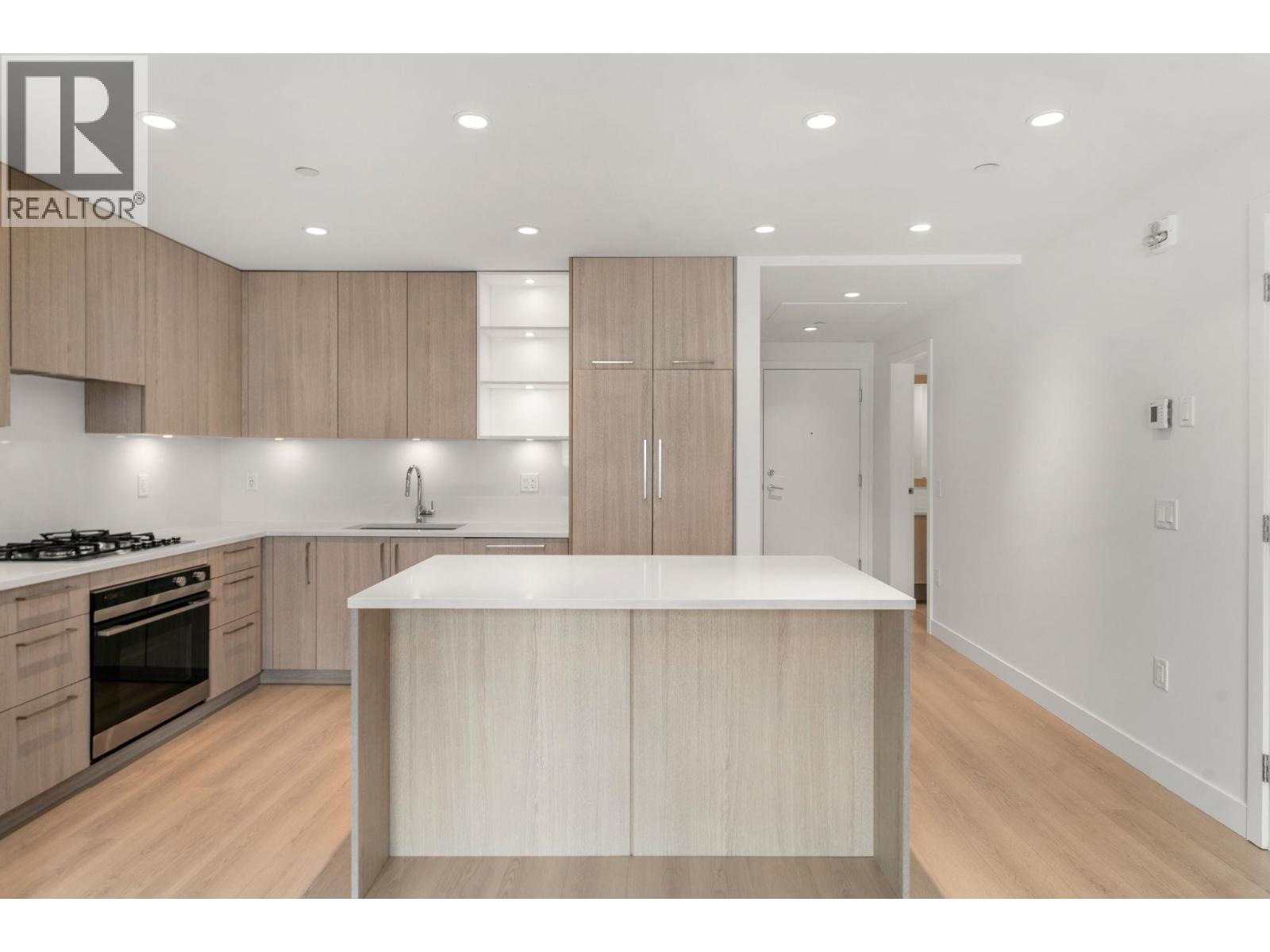 115 747 E 3RD STREET, North Vancouver