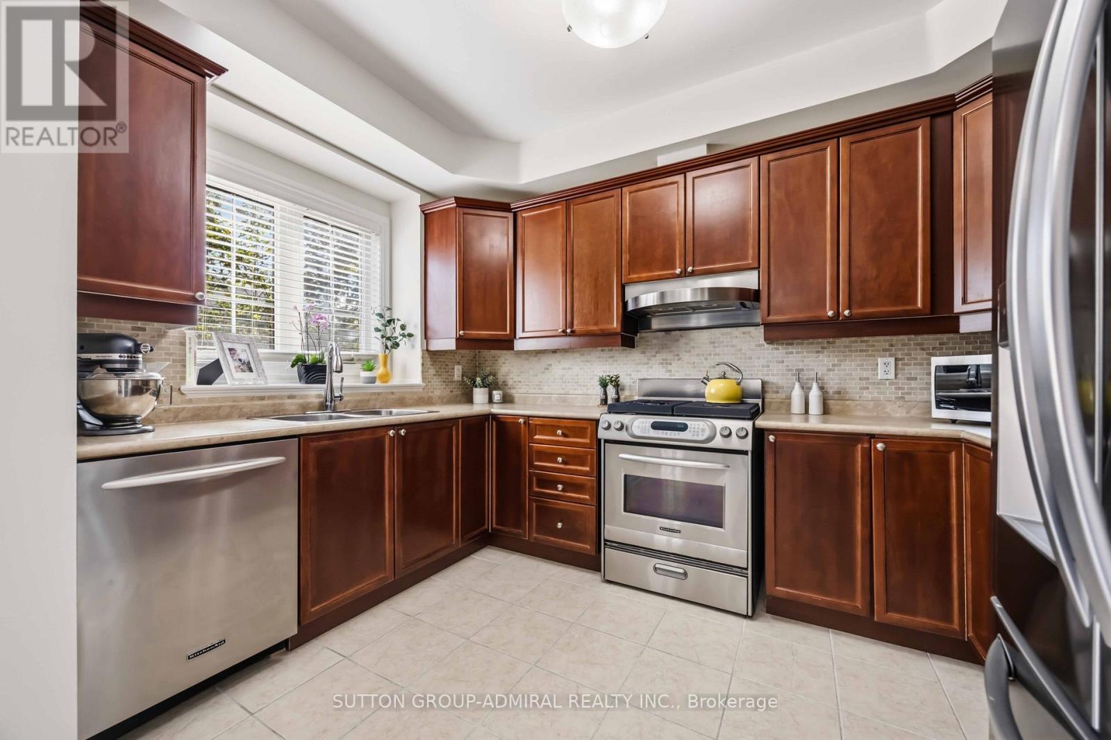 #4 71 PUCCINI DRIVE - 11