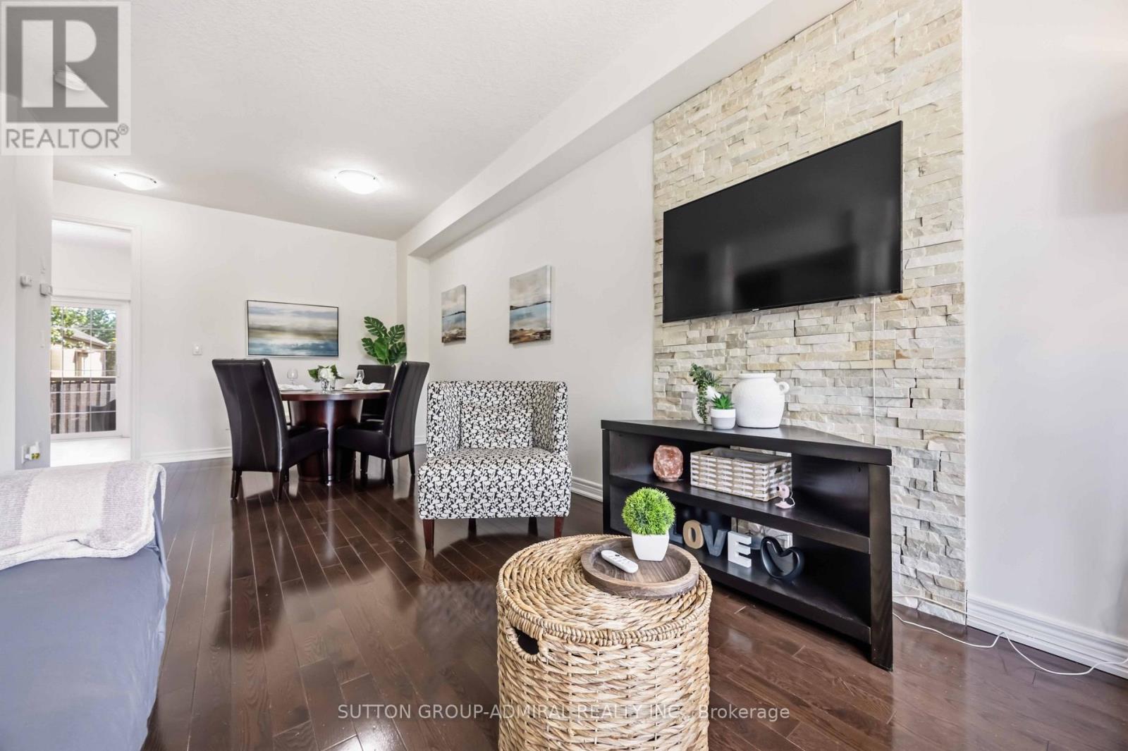#4 71 PUCCINI DRIVE - 6