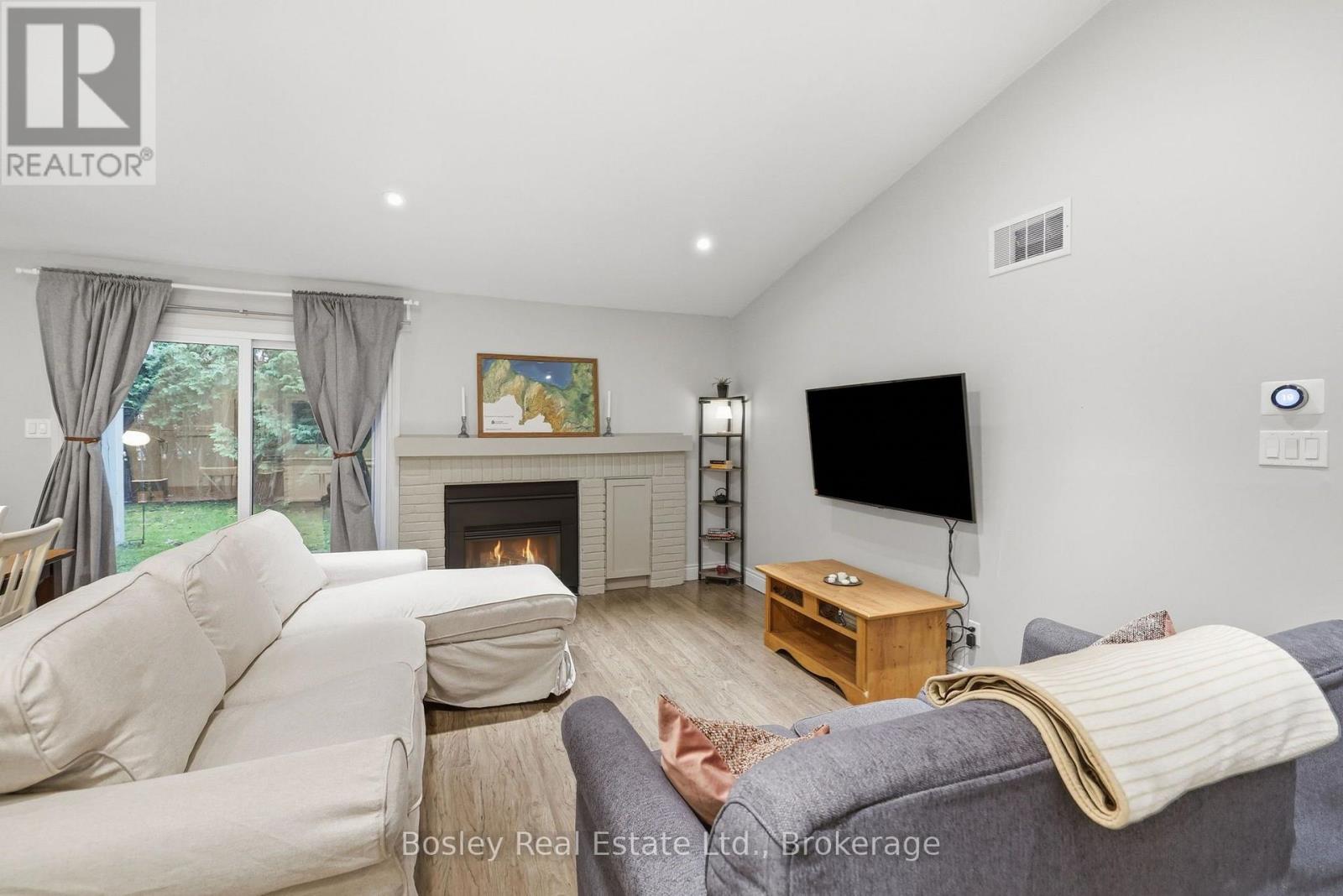 100 Fairway Crescent — photo 11