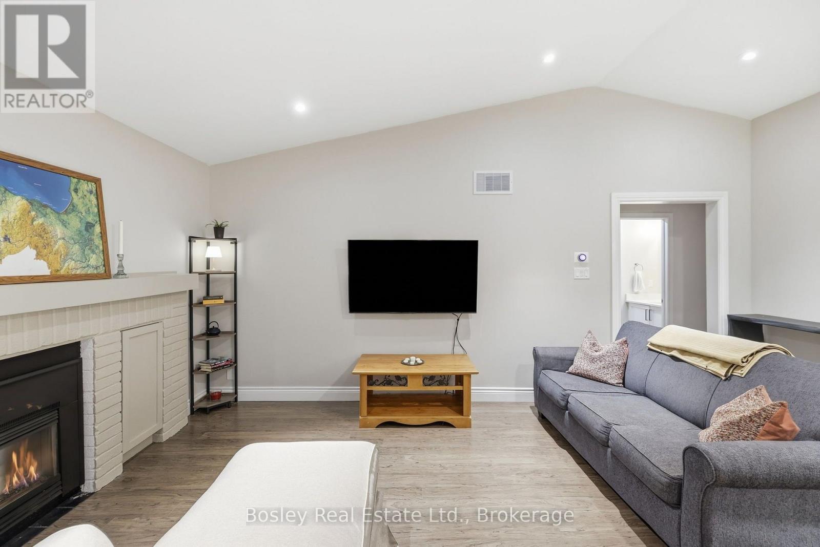 100 Fairway Crescent — photo 12