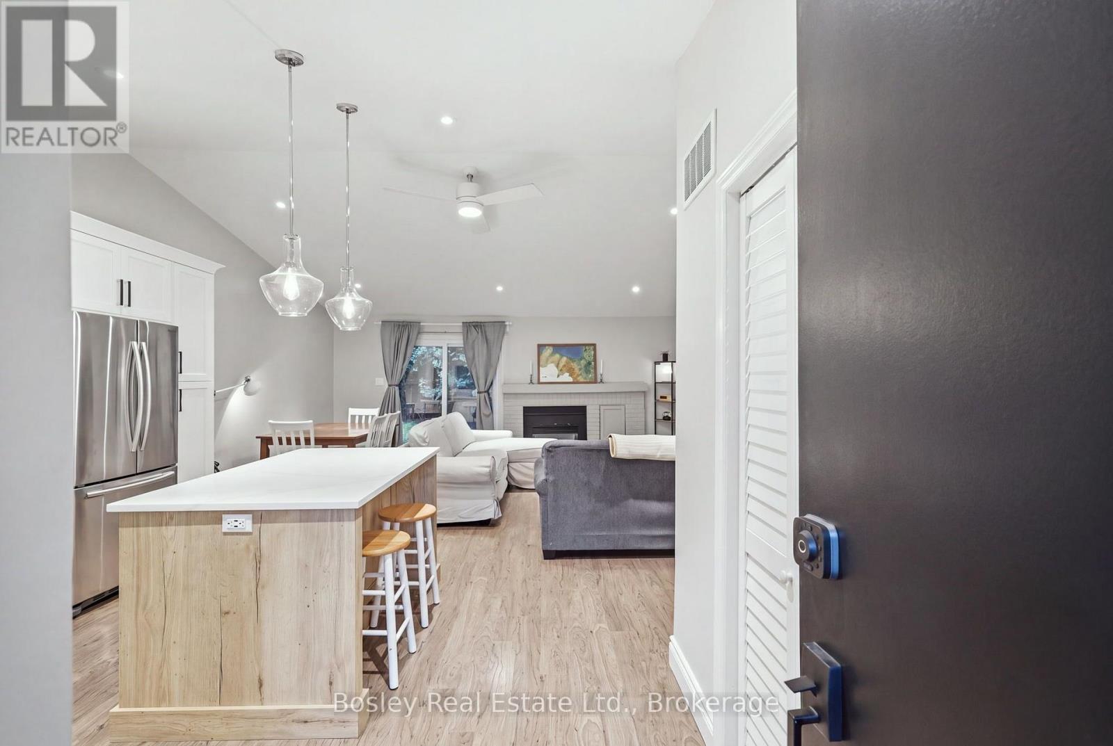3 - 100 FAIRWAY CRESCENT, Collingwood — photo 4