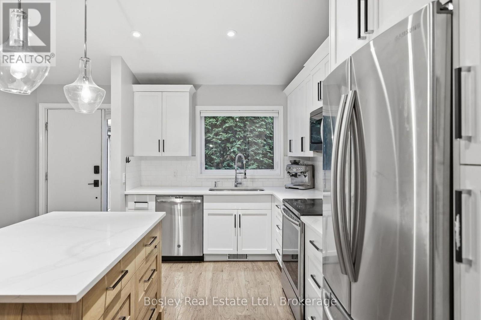 3 - 100 FAIRWAY CRESCENT, Collingwood — photo 7
