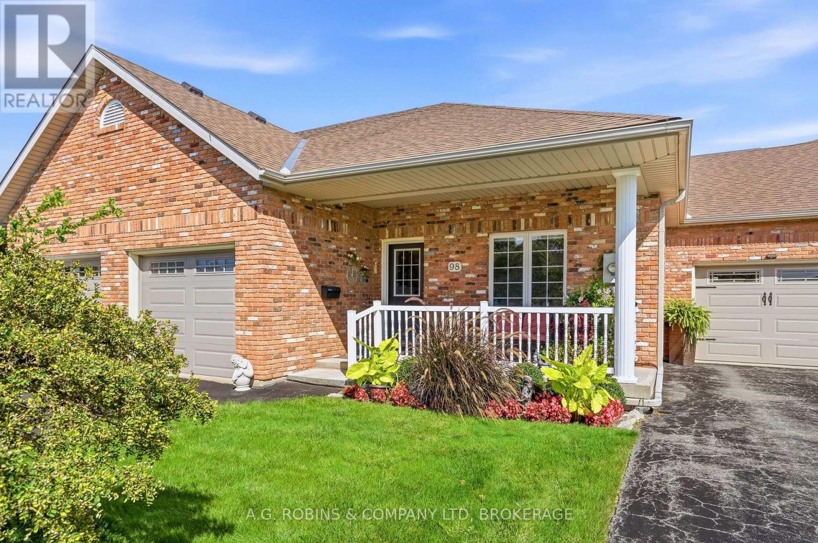98 MAPLE STREET, Port Colborne (Sugarloaf) — photo 2