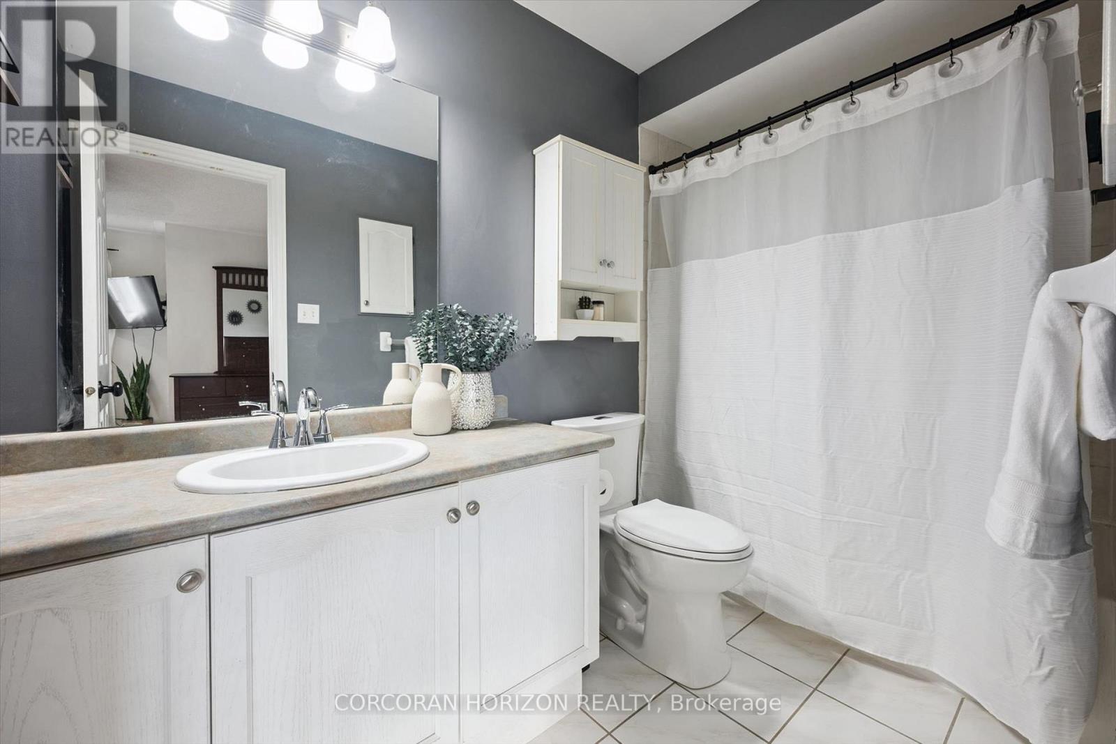 #4 2970 BERWICK DRIVE - 16