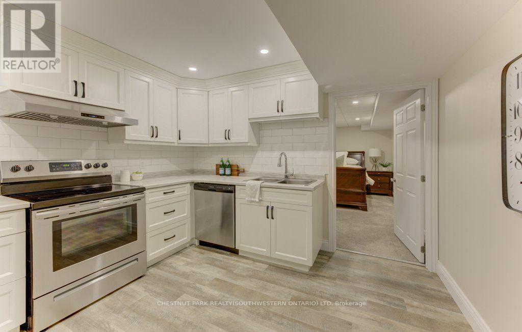 3 BLUE HERON COURT - Image 32