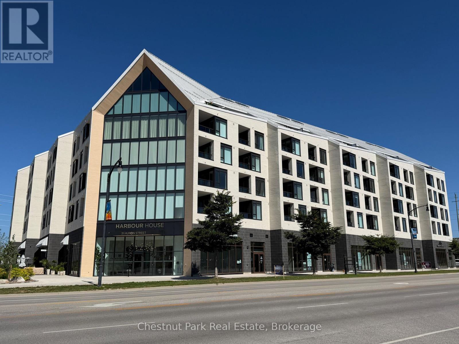 102 - 31 HURON STREET