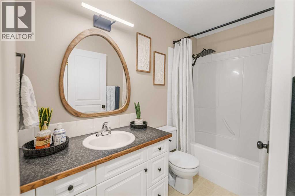 Upper 4 Piece Bathroom