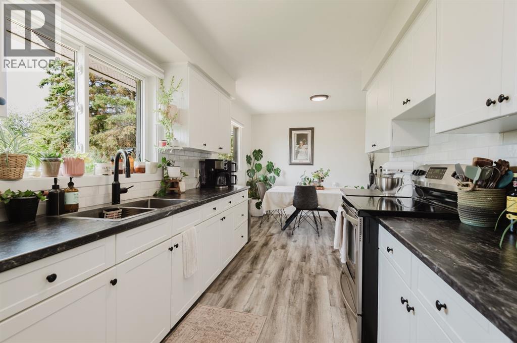 10415 111 Avenue - 9