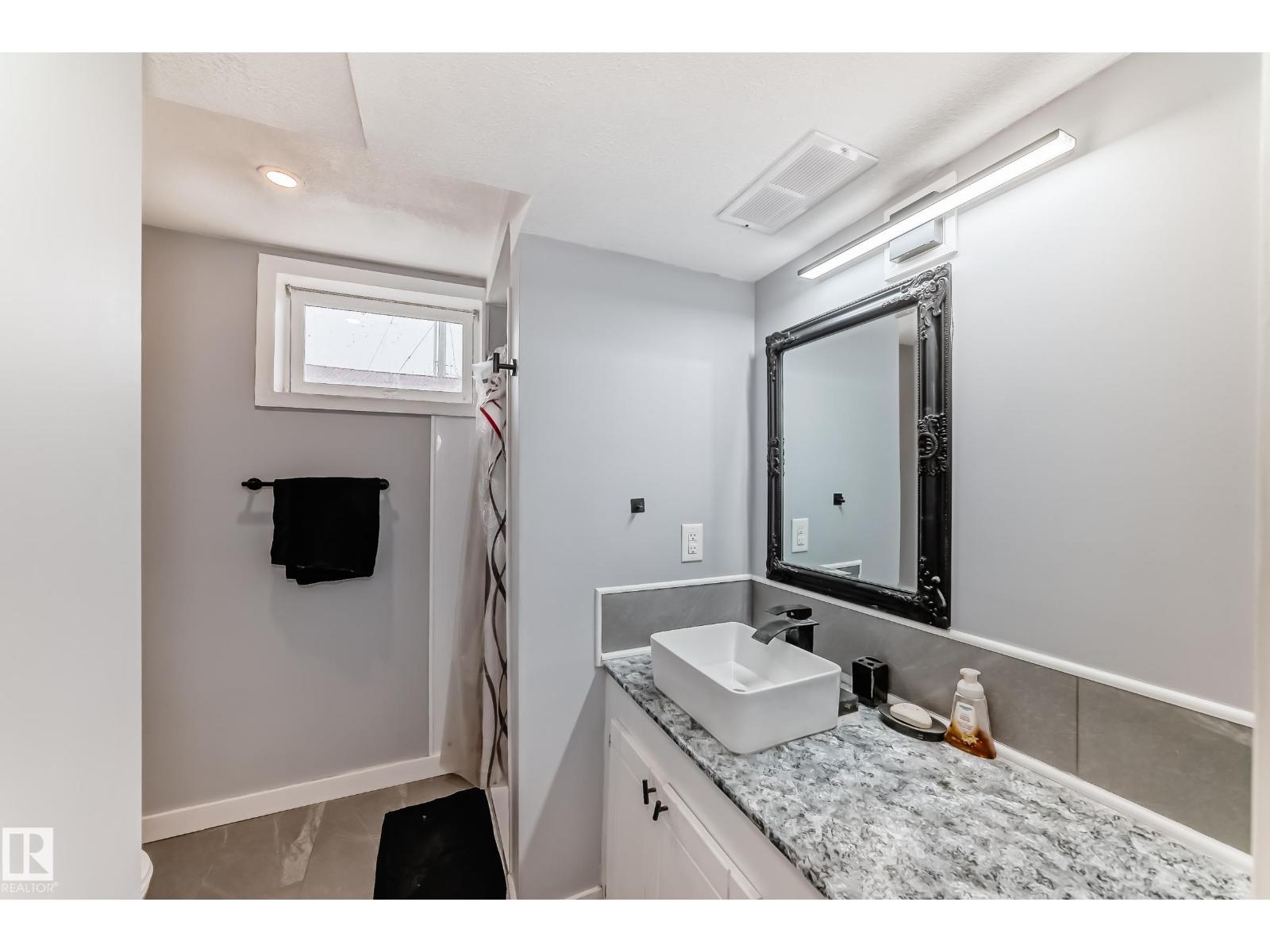 3802 52 ST - Image 44