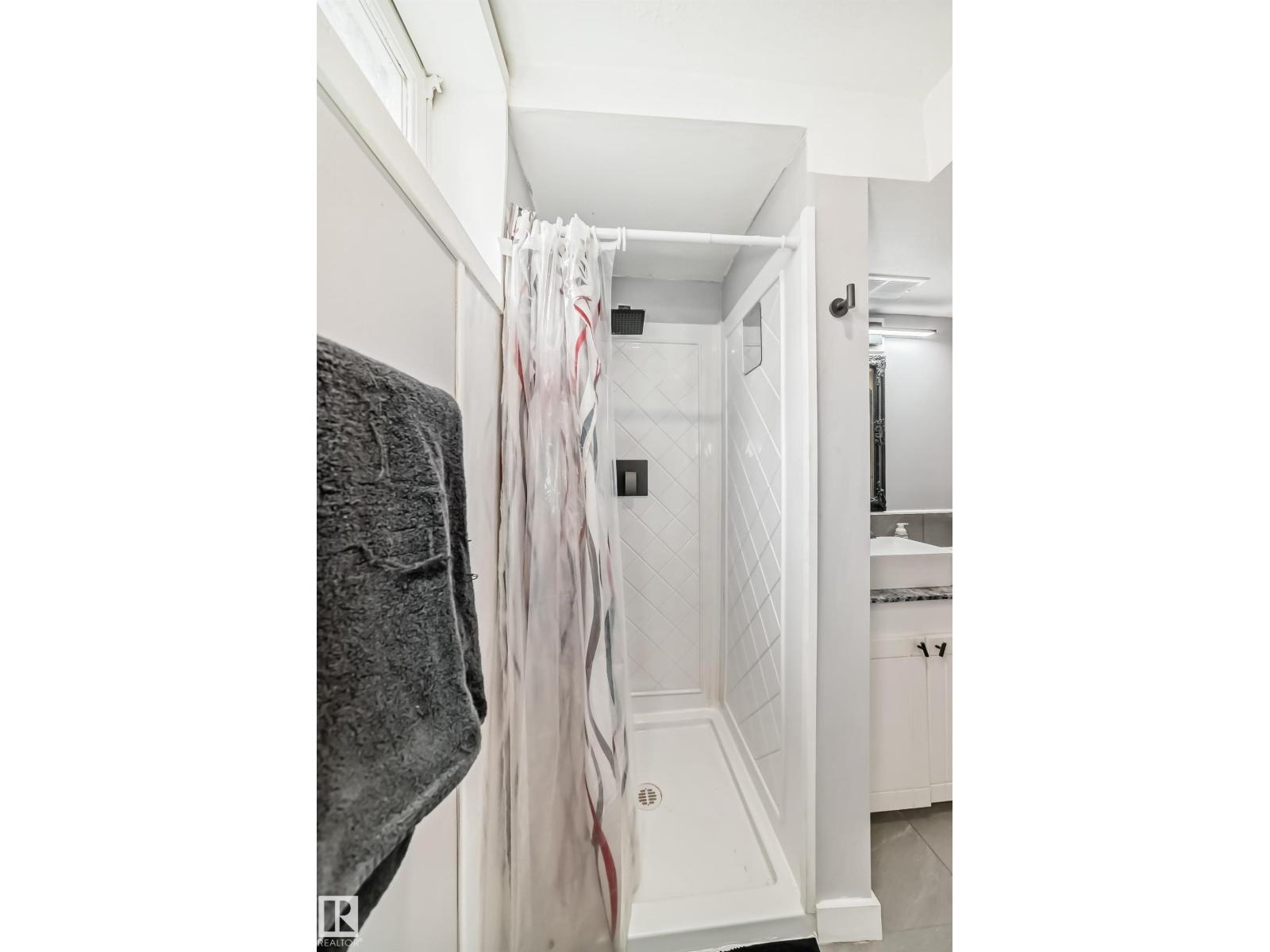 3802 52 ST - Image 47