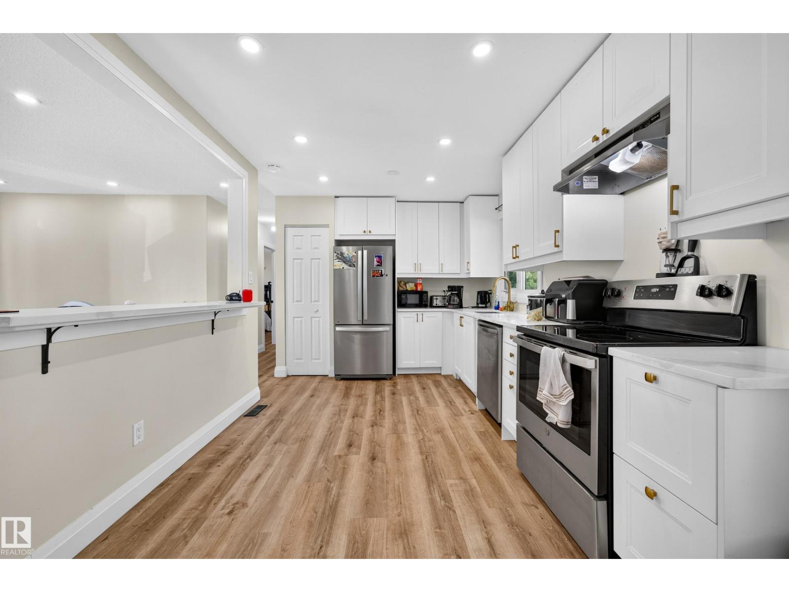 2412 80 ST NW - 10