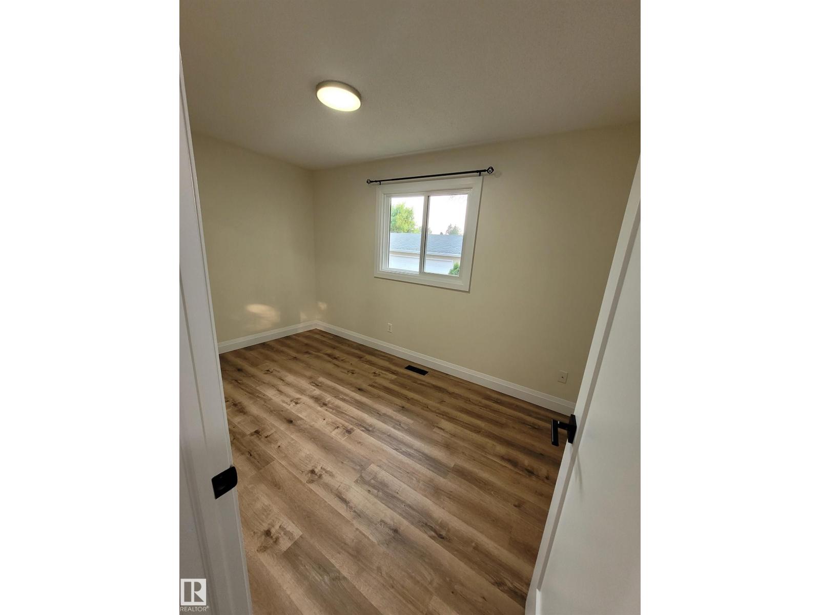 2412 80 ST NW - 18
