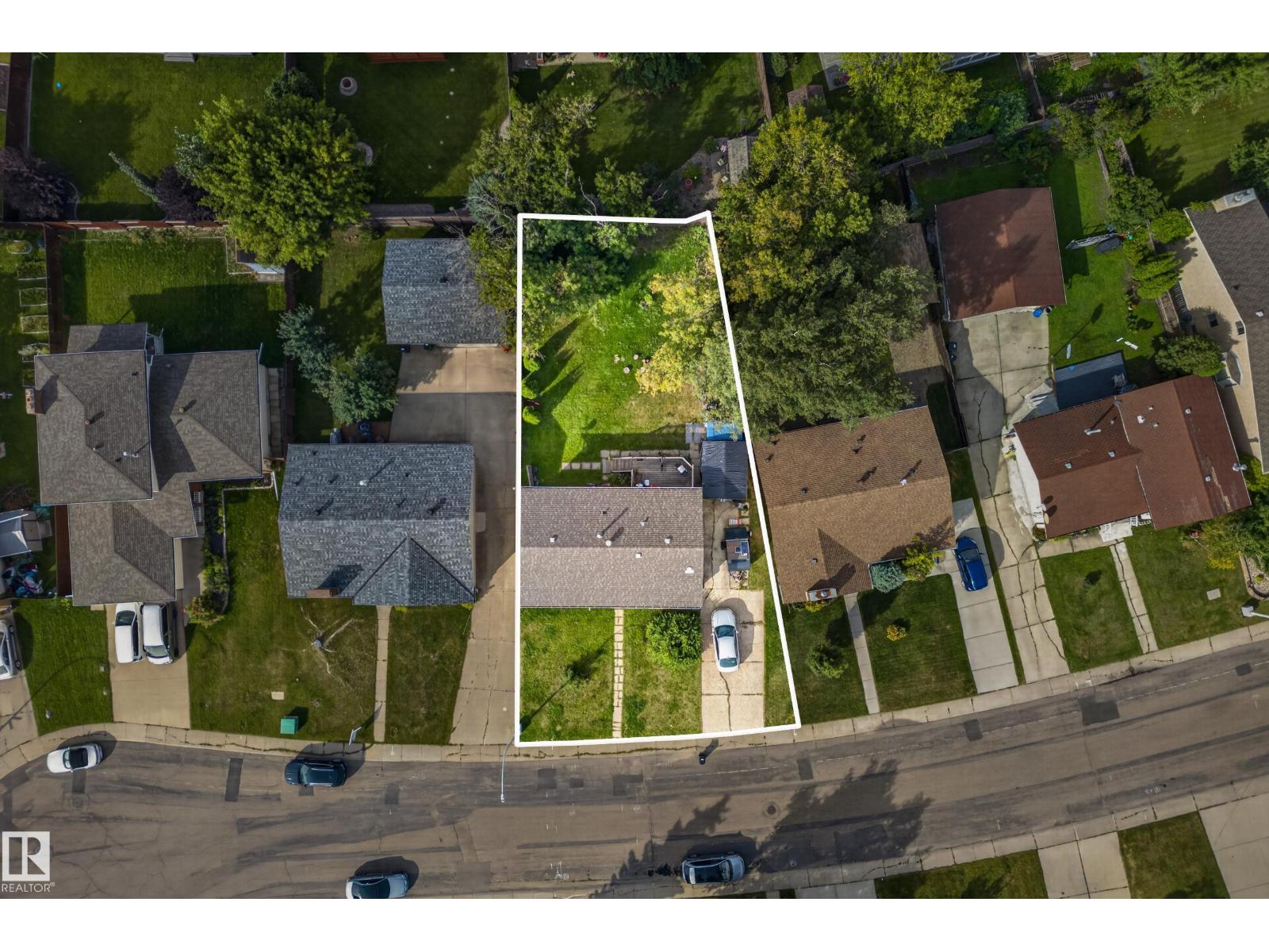 2412 80 ST NW - 2
