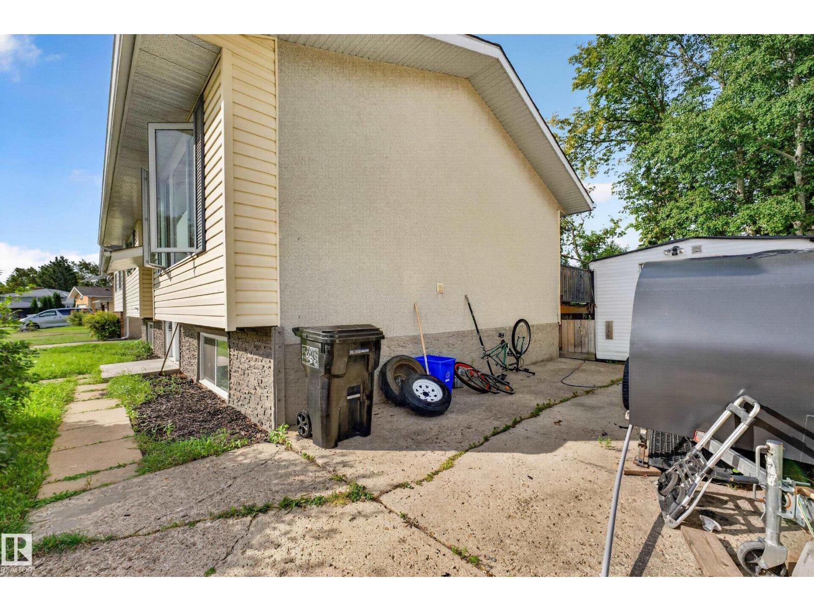 2412 80 ST NW - 40
