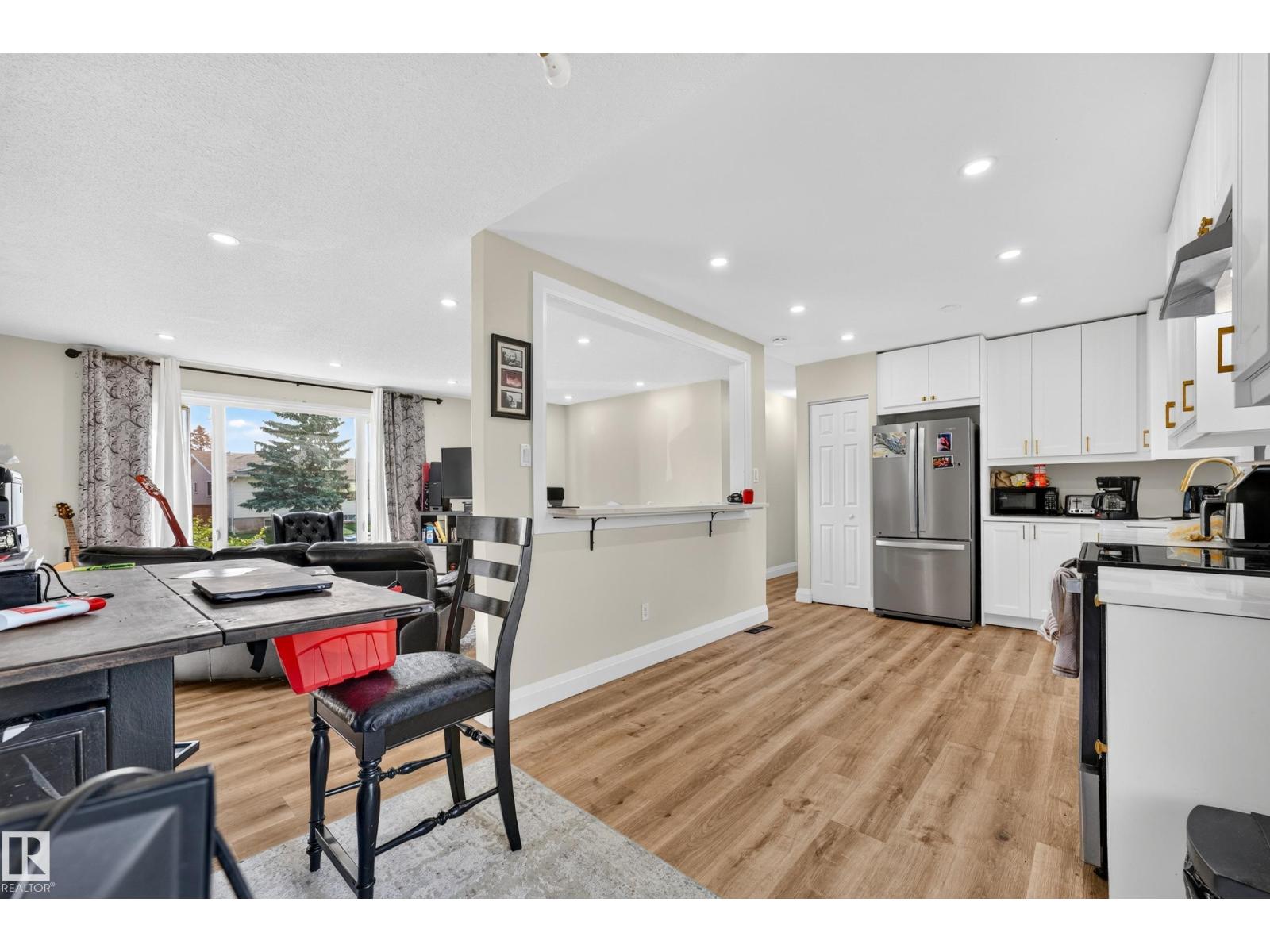2412 80 ST NW - 9