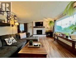 Living room - 807 23 Highway N, Nakusp, BC V0G1R0 Photo 8
